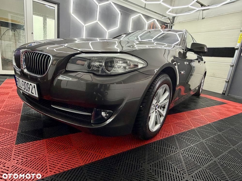 BMW Seria 5 525d xDrive Sport-Aut - 2