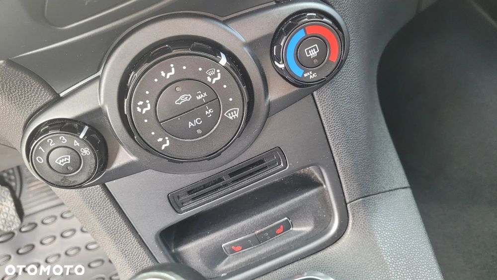 Ford Fiesta - 28