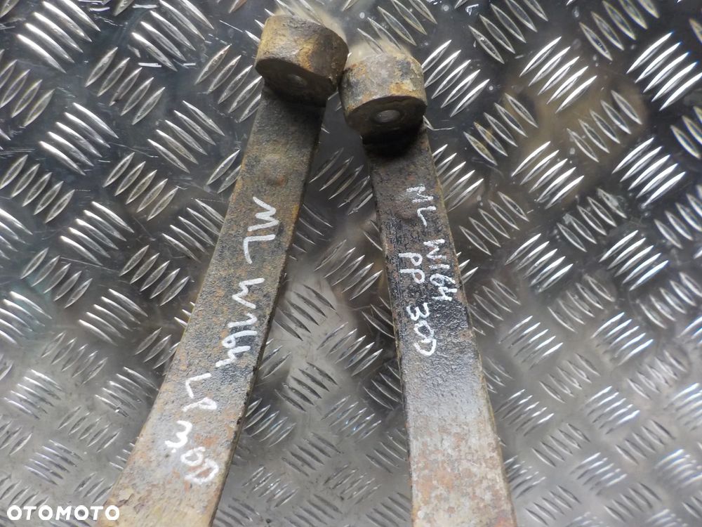 MERCEDES ML W164 3.0 CDI ZWROTNICA PRAWA - 2