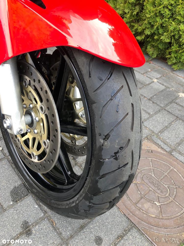 Honda VFR - 16