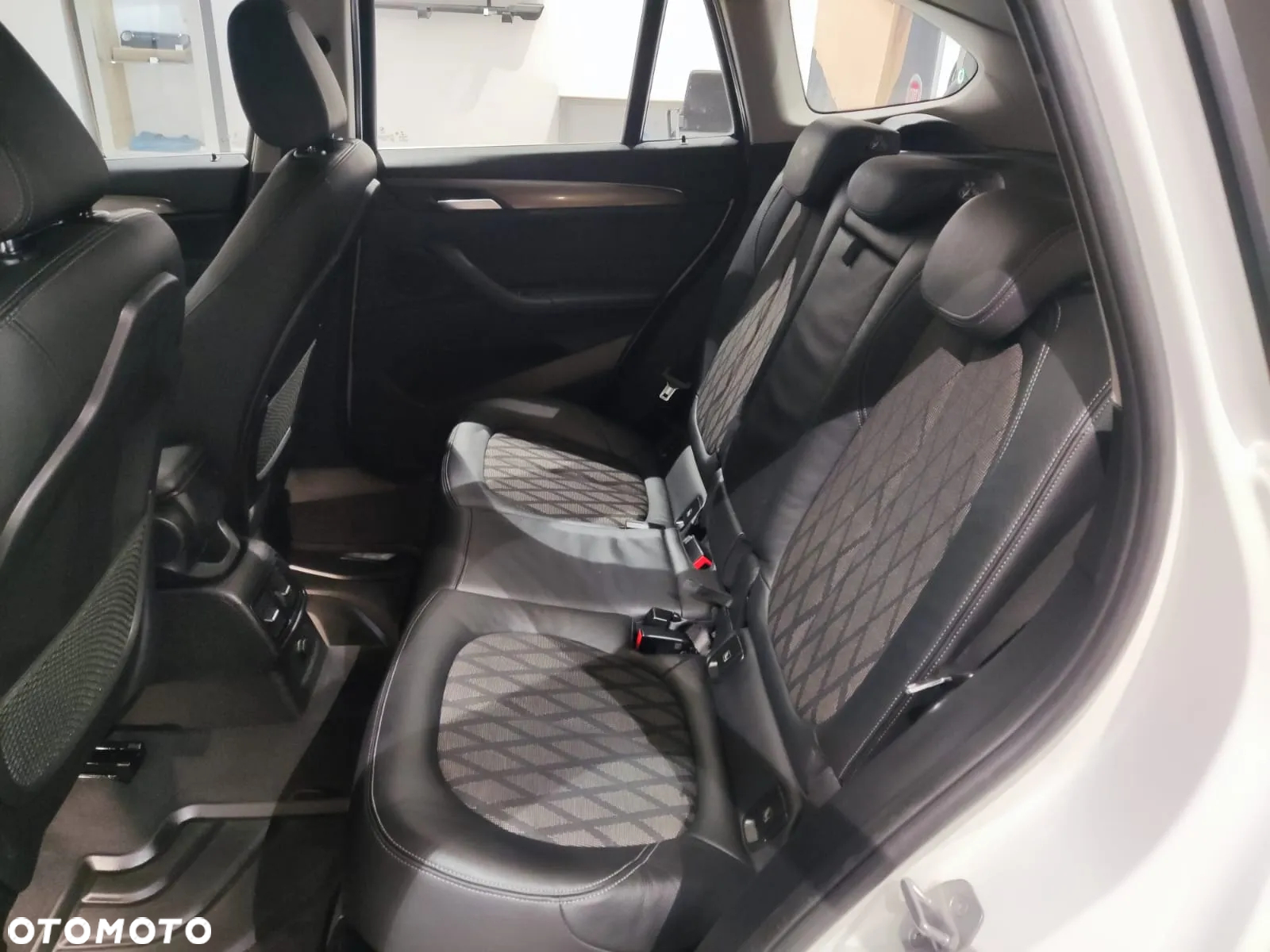 BMW X1 xDrive18d xLine - 12