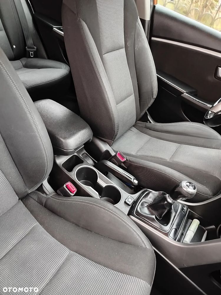 Hyundai i30 1.6 Classic + - 28