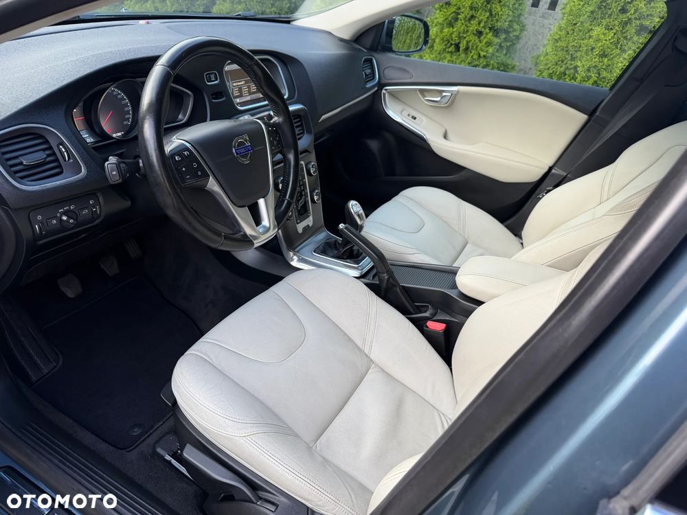 Volvo V40 D2 Momentum - 18