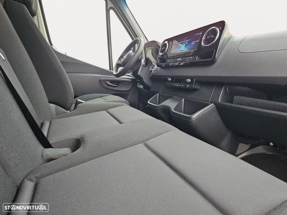Mercedes-Benz ESPRINTER 24- 81 KWH 320/37 PRO - 13