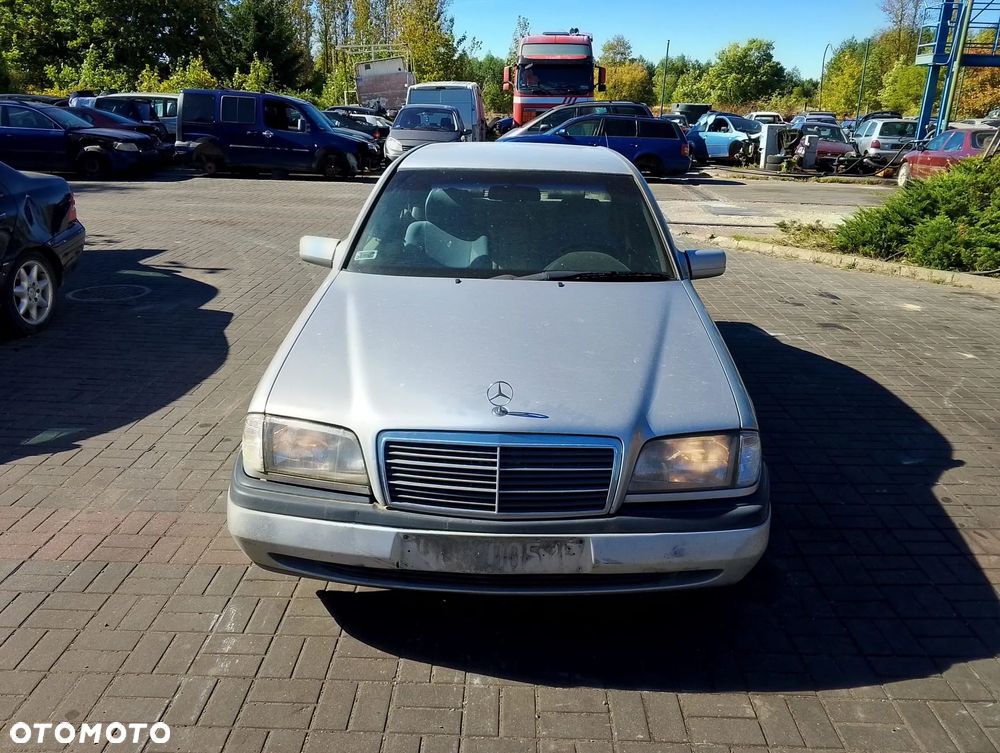 Mercedes – Benz Klasa C W202 (93-97.) 2.0 D 73KM. Silnik 601.913 (601 913) (601913) Skrzynia 717.416 (717 416) (717416) lakier 744.Cały na części. GWARANCJA !!! Przód Tył Zestaw Komplet Drzwi Klapa Zderzak Błotnik Maska Grill Atrapa Szyba Pas Lampa Lusterko Boczki Fotel Kanapa Kokpit Deska Rozdzielcza Przełącznik Włącznik Sterownik Przewody Wiązka Instalacja Moduł Komputer Czujnik Listwa Pompa Alternator Wtryski Głowica Rozrusznik Kompresor Sprzęgło Dwumas Silnik Skrzynia ABS Klimatyzacji Paliwa Wspomagania Kolektor Turbina Przepustnica Zawór Chłodnica Koło Hak Belka Sanki Zawieszenie Mcpherson Półoś Amortyzator Wydech Tłumik Zacisk Most - 2