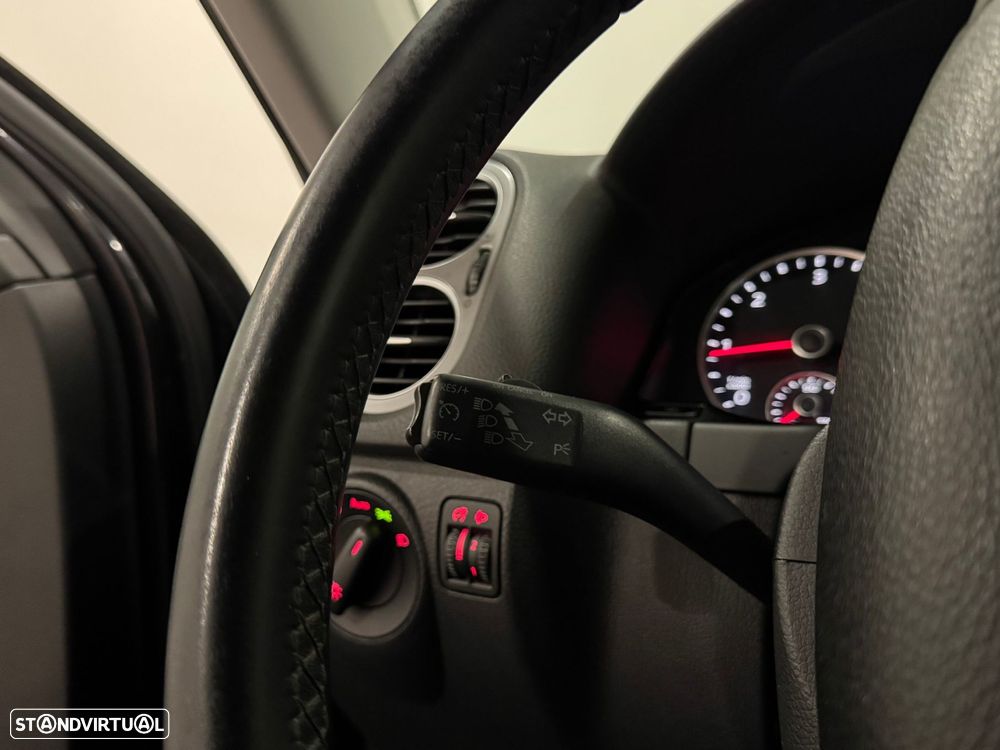 VW Tiguan 2.0 TDi Sport BlueMotion - 41