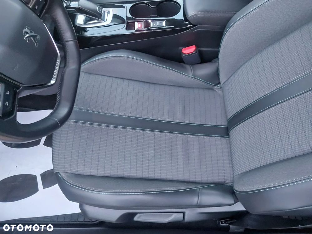 Peugeot 2008 BlueHDi 130 EAT8 Allure - 14