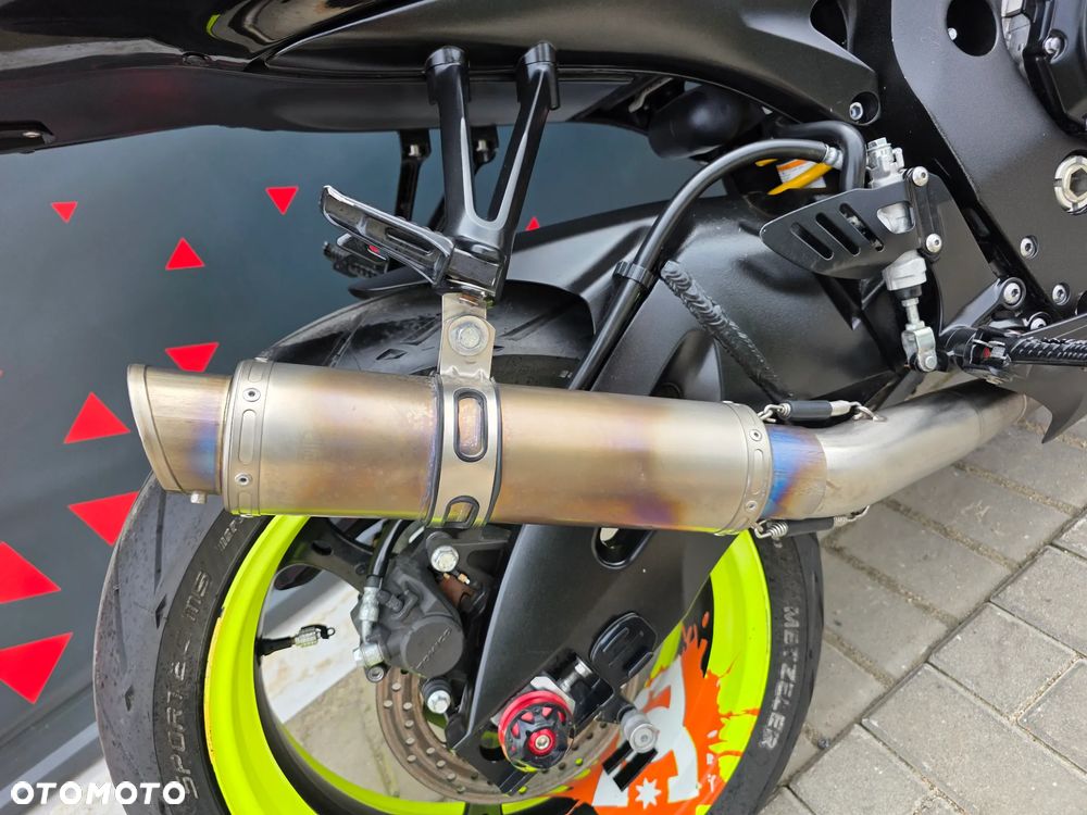 Suzuki GSX-R - 25