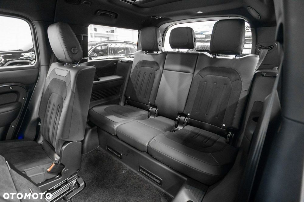 Land Rover Defender - 24