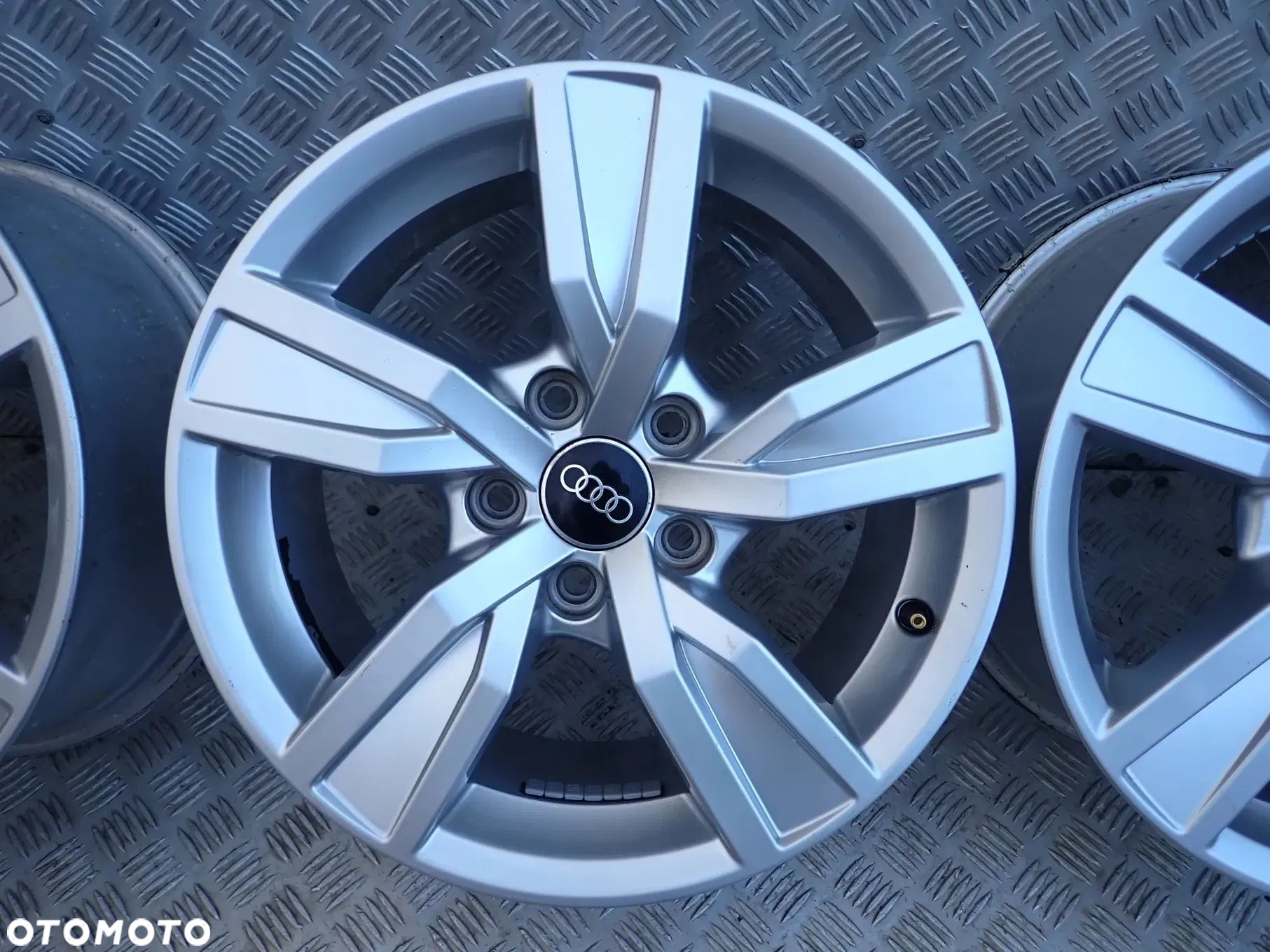 FELGI ALUMINIOWE AUDI 7,0X16 ET35 A4 B9 A6 C7 8W0601025A - 16