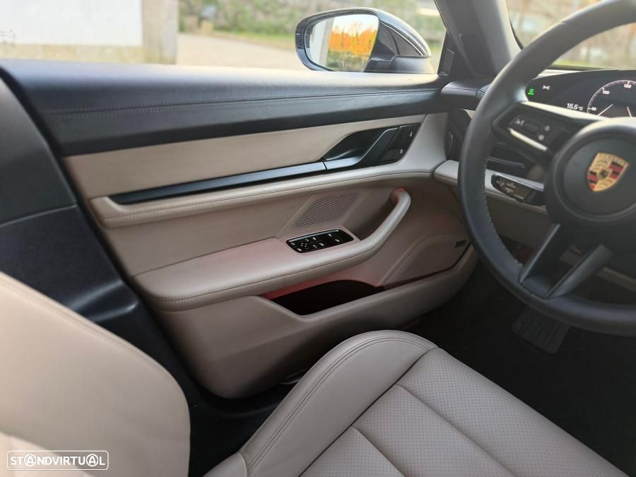 Porsche Taycan 4S - 26