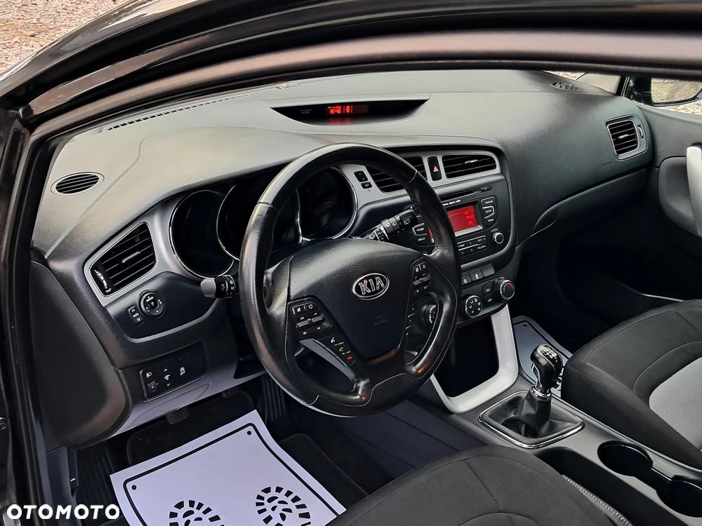 Kia Ceed 1.6 GDI Dream Team Edition - 14