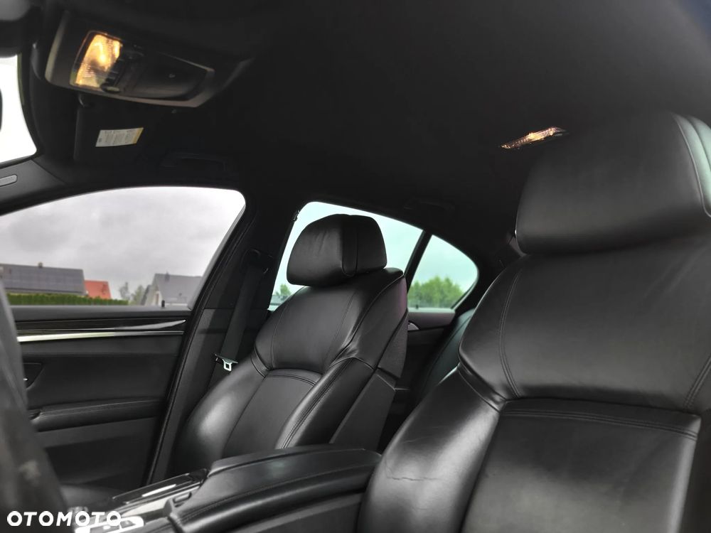 BMW Seria 5 530d xDrive - 17