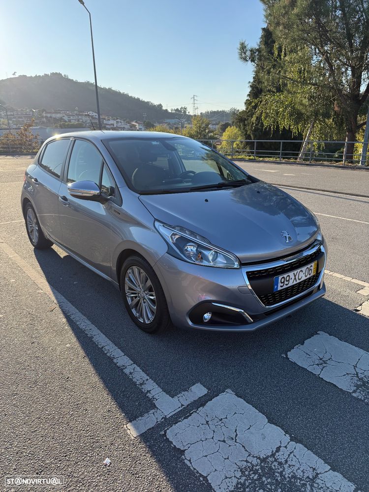 Peugeot 208 1.2 PureTech Signature - 4