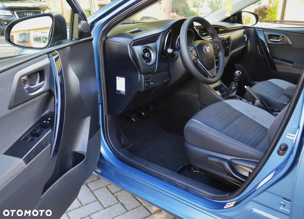 Toyota Auris - 16