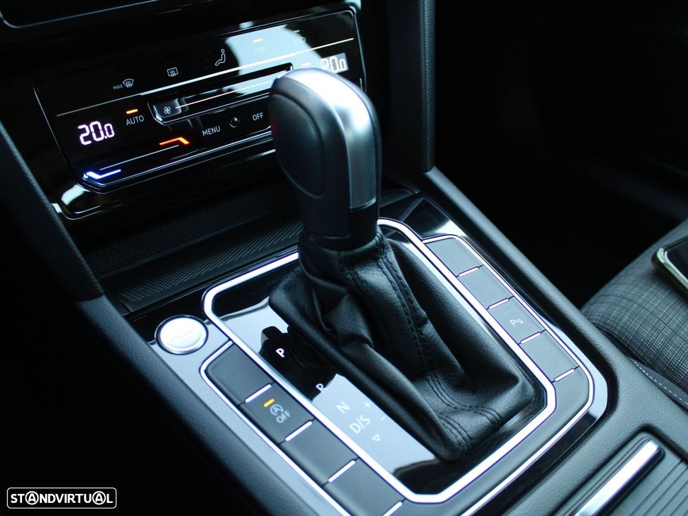 VW Passat Variant 2.0 TDi Business DSG - 52