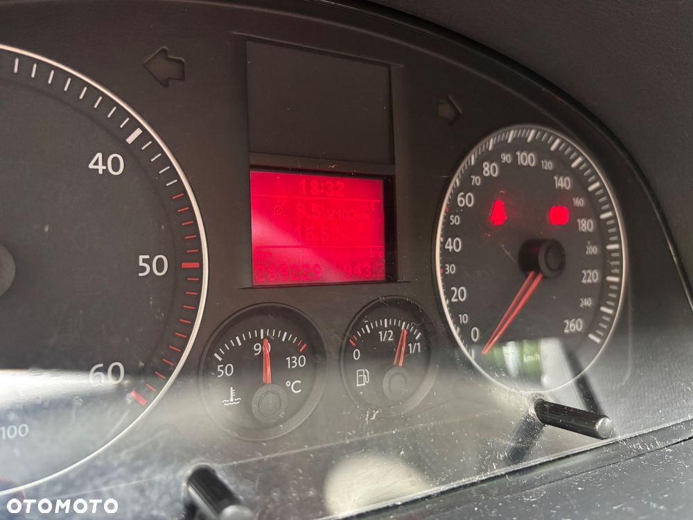 Volkswagen Touran 1.9 TDI Conceptline - 21
