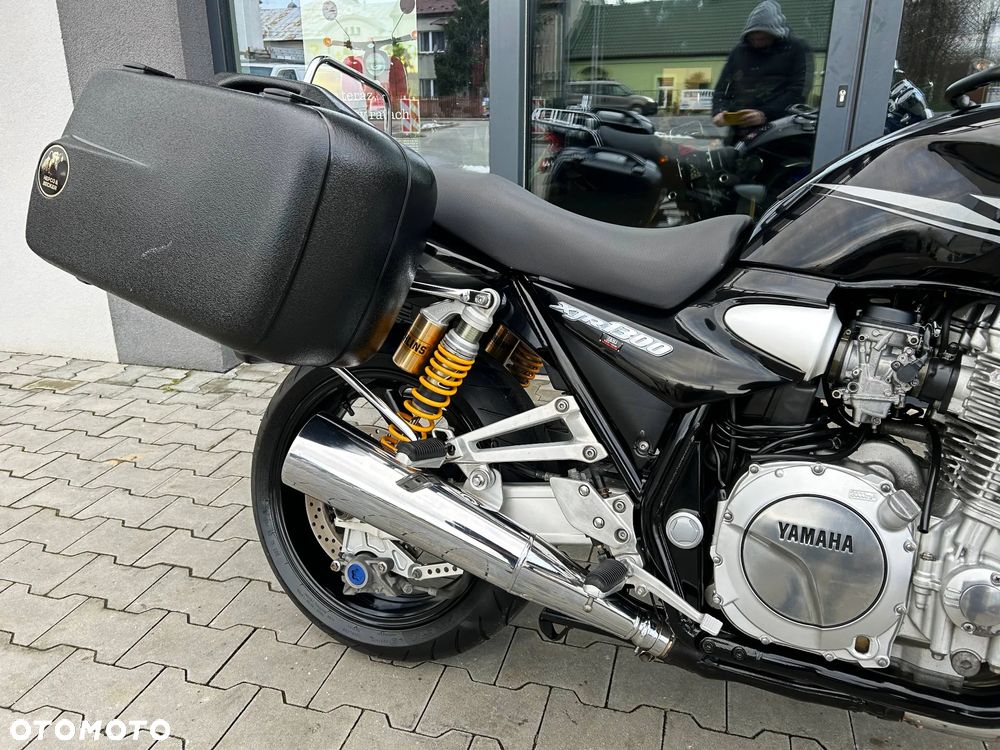 Yamaha XJR - 16