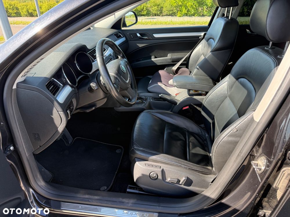 Skoda Superb 2.0 TDI Elegance DSG - 10