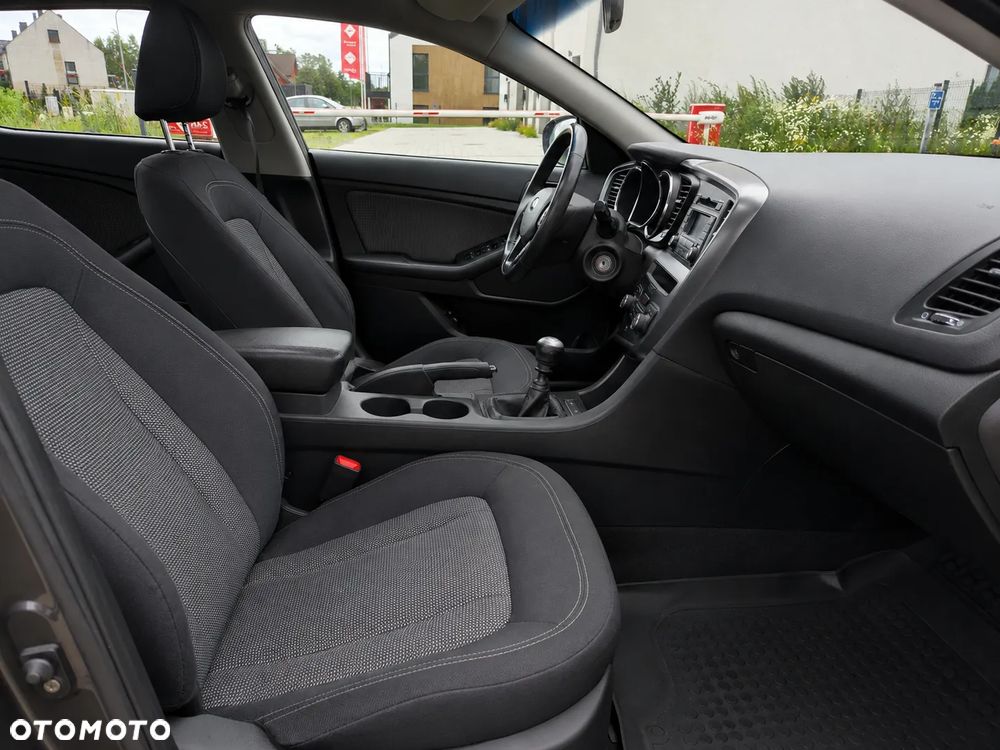 Kia Optima 2.0 L - 8