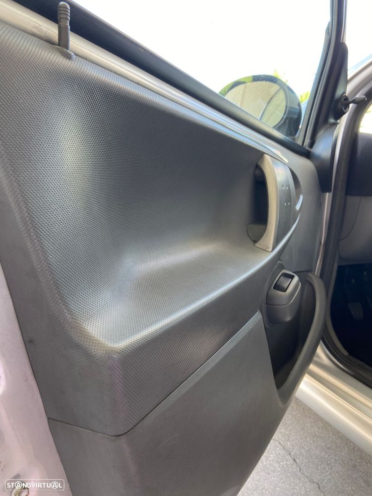 Peugeot 107 1.0 Trendy - 27