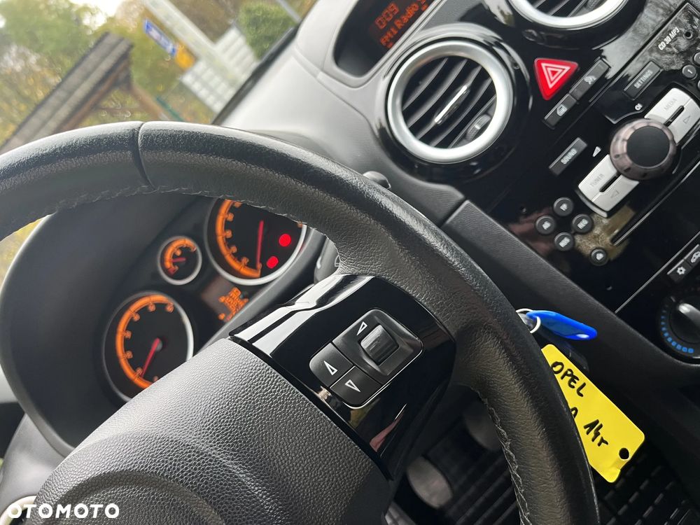 Opel Corsa 1.2 16V Cosmo - 24