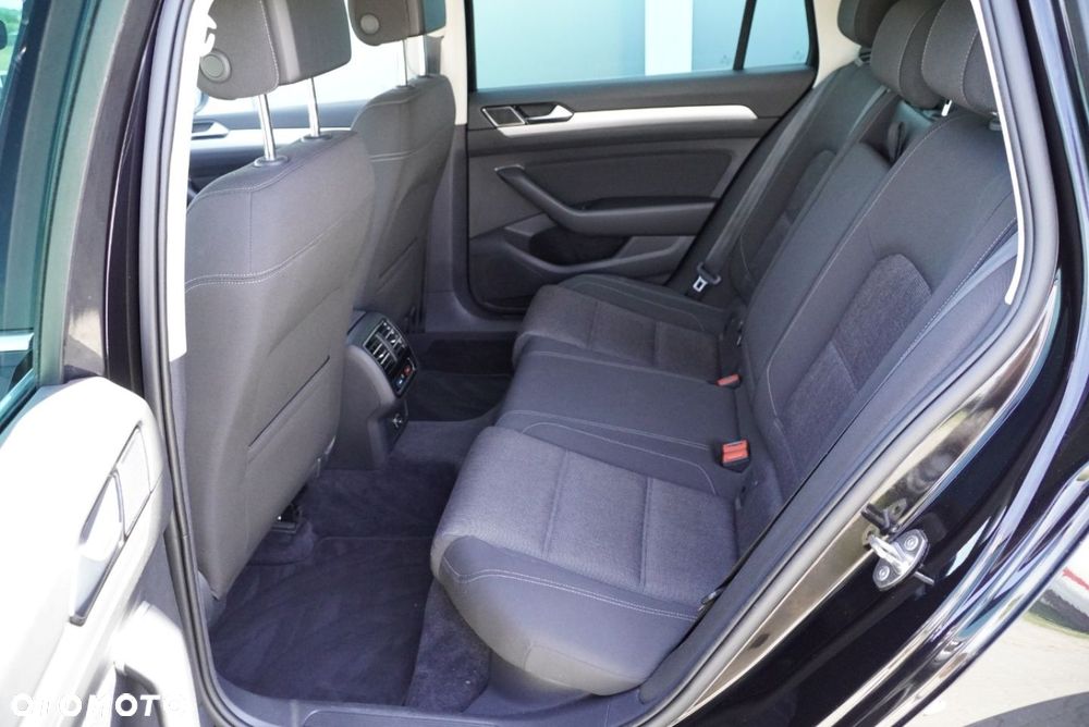 Volkswagen Passat - 11