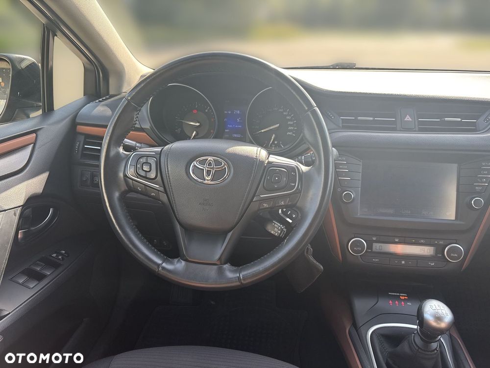 Toyota Avensis 2.0 D-4D Premium - 17