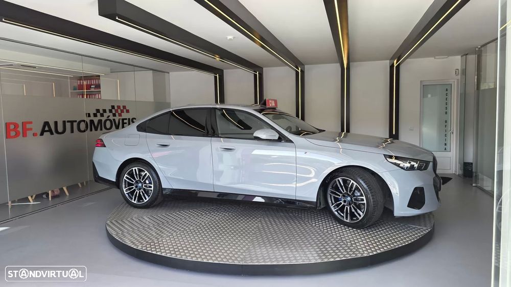 BMW 530 e Pack Desportivo M - 9