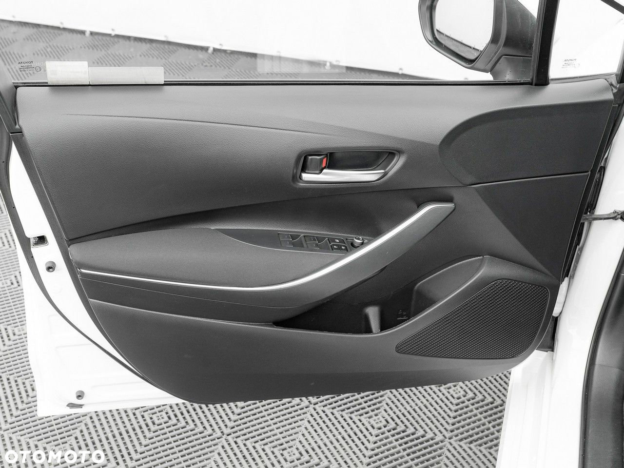 Toyota Corolla 1.8 Hybrid Comfort - 13