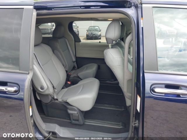 Toyota Sienna - 12