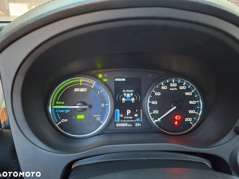 Mitsubishi Outlander Intense - 29