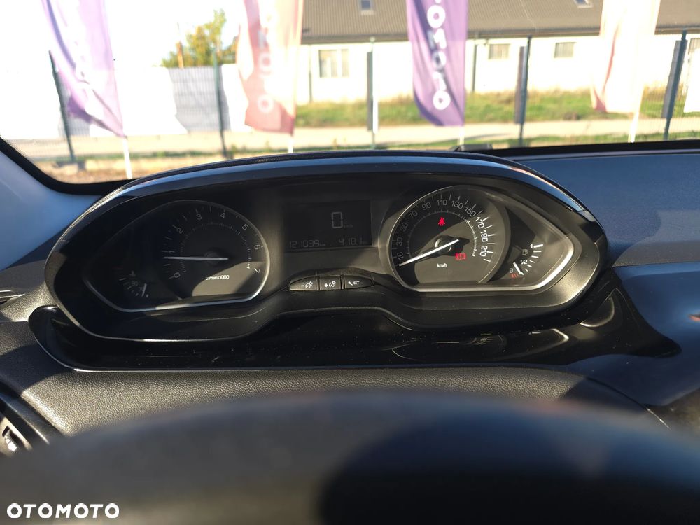 Peugeot 208 1.2 PureTech Style - 22