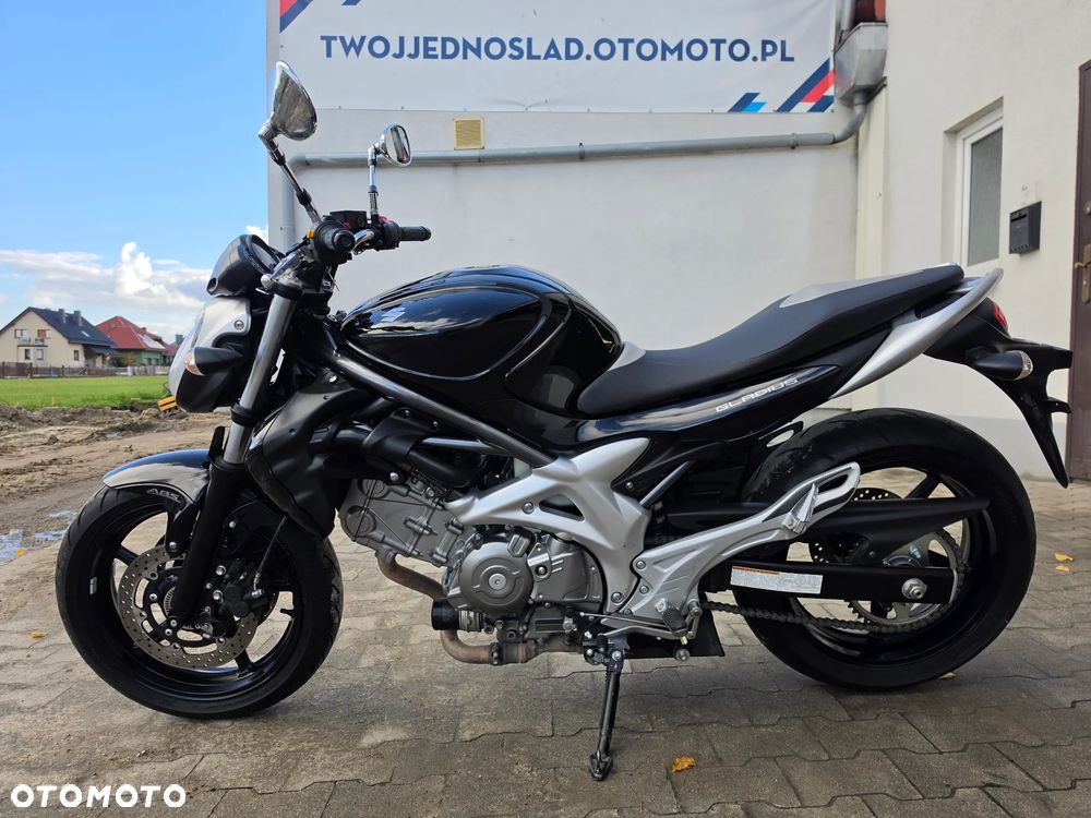 Suzuki Gladius