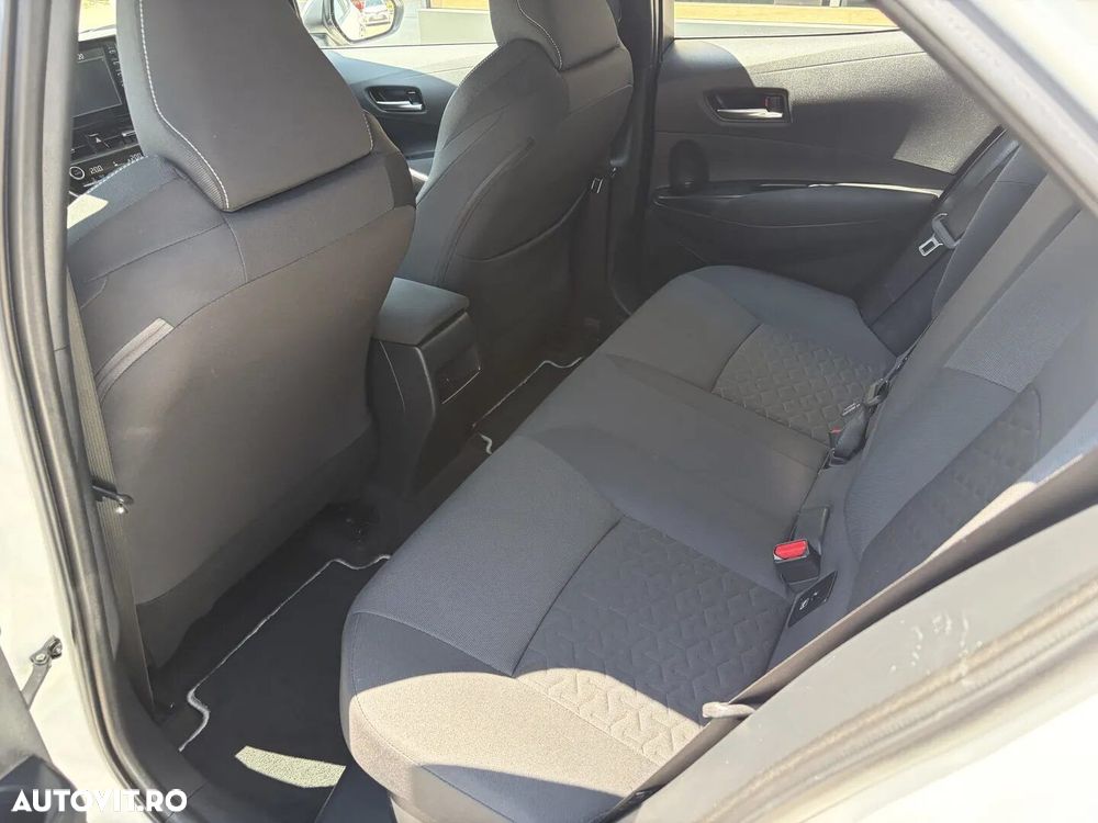 Toyota Corolla - 12