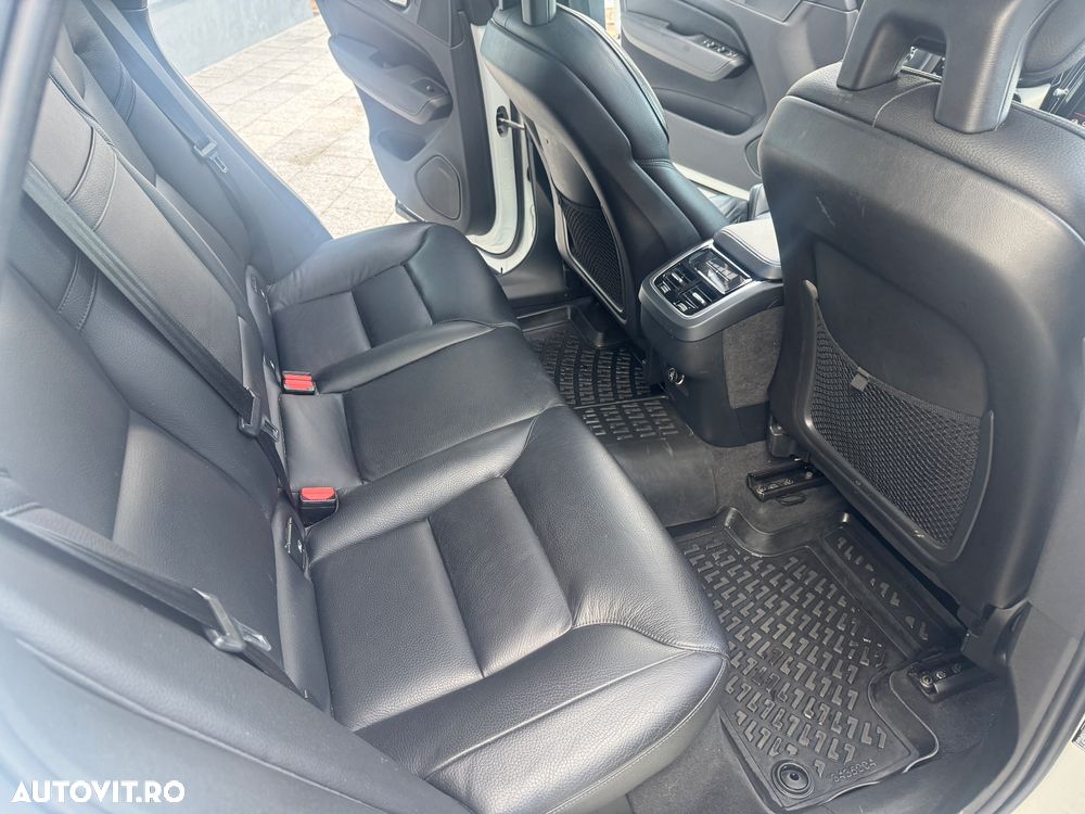 Volvo XC 60 D5 AWD Geartronic RDesign - 25