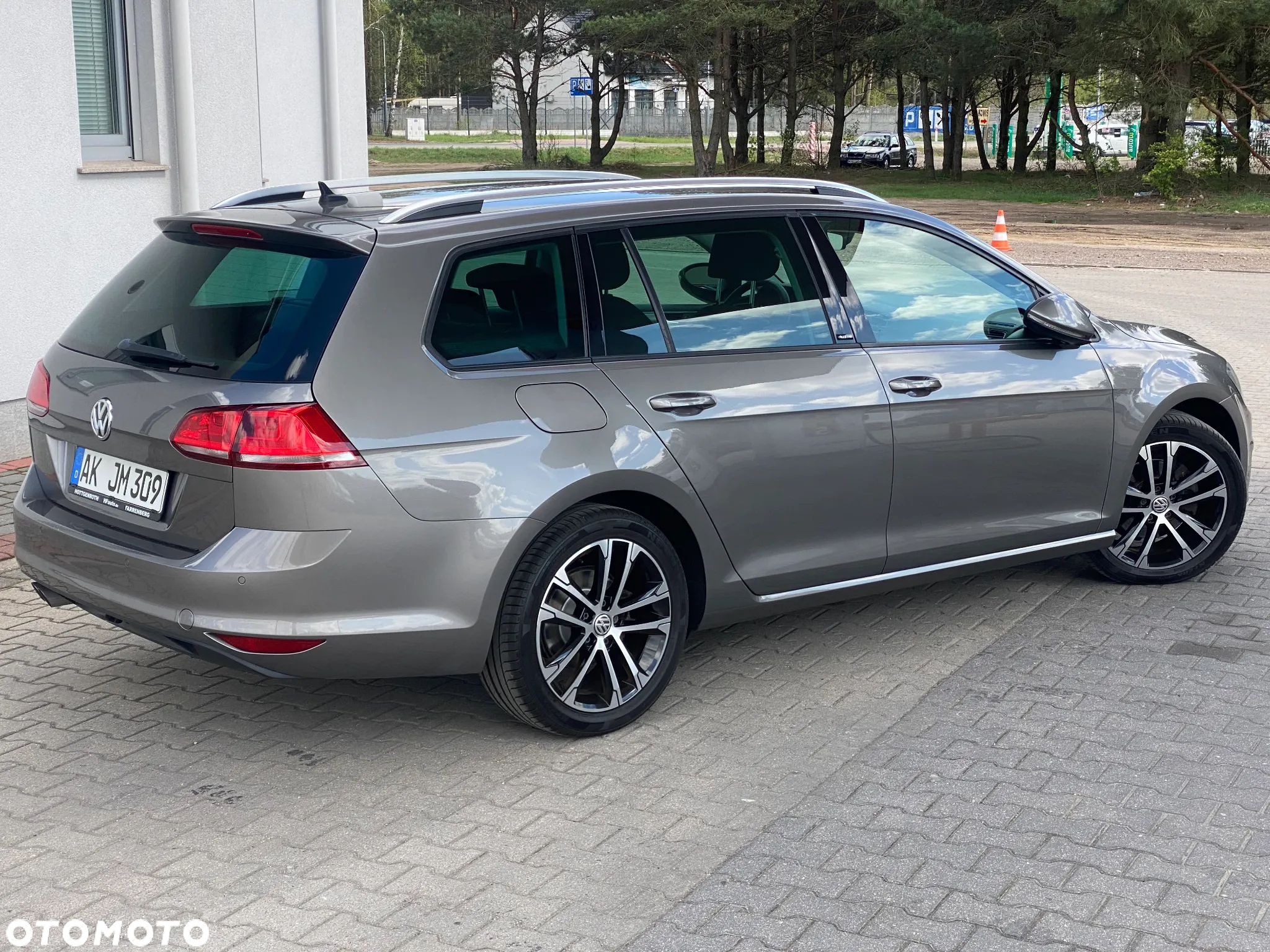 Volkswagen Golf - 10