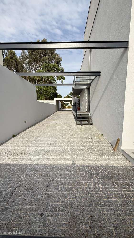 Moradia T4 com piscina, jardim e acessibilidade - Grande imagem: 2/25