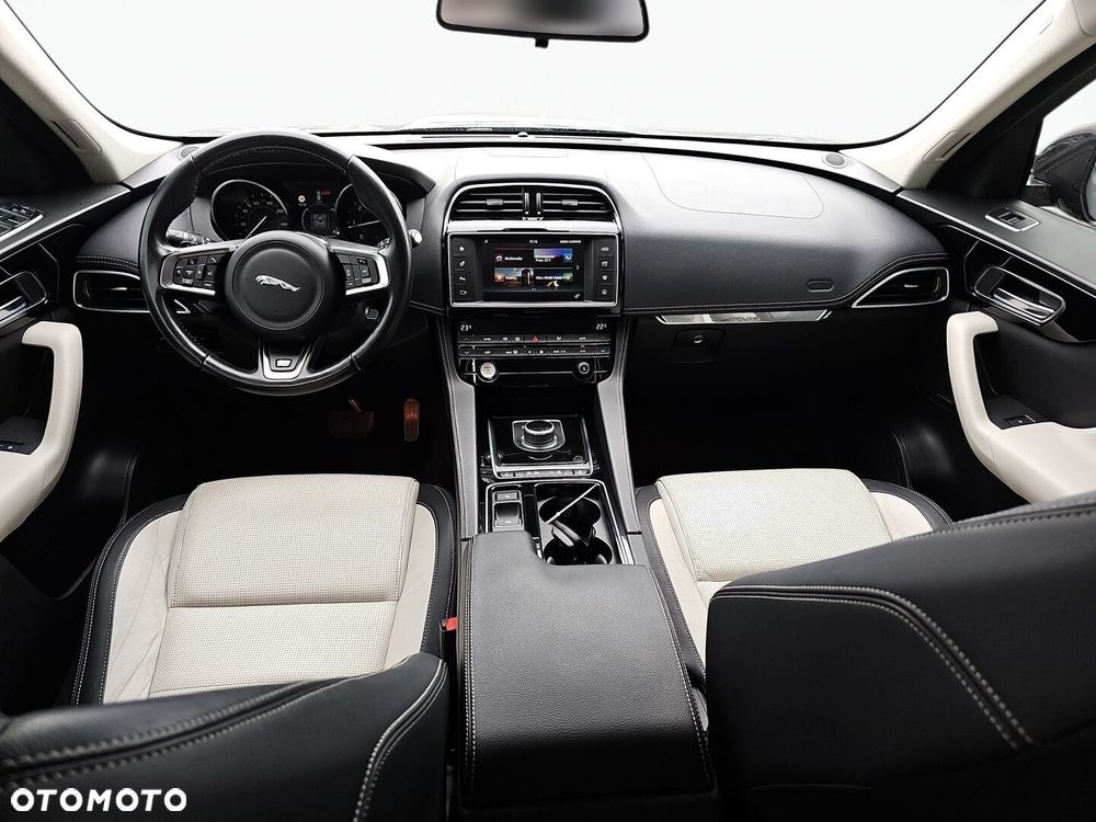 Jaguar F-Pace - 30