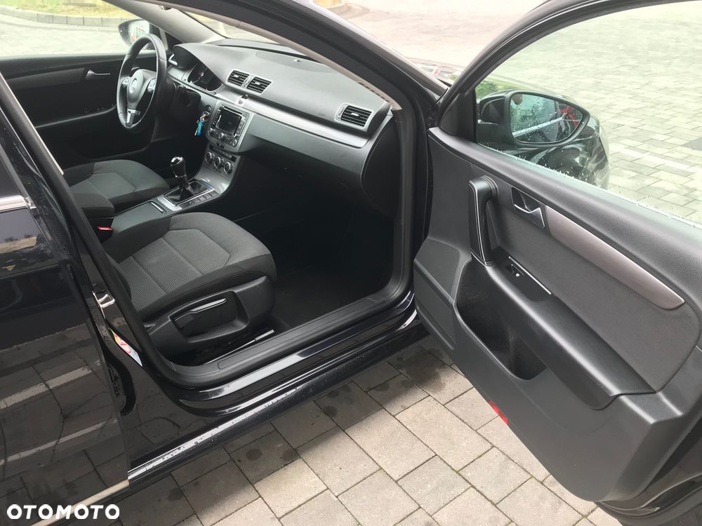 Volkswagen Passat - 15