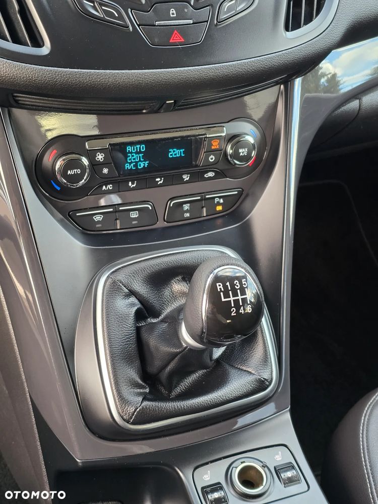 Ford Kuga 2.0 TDCi 2x4 Titanium - 22