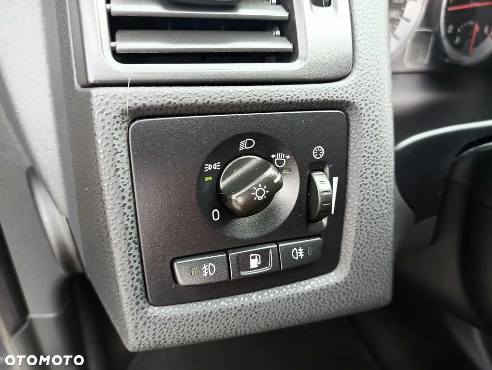 Volvo V50 D5 DPF Momentum - 28