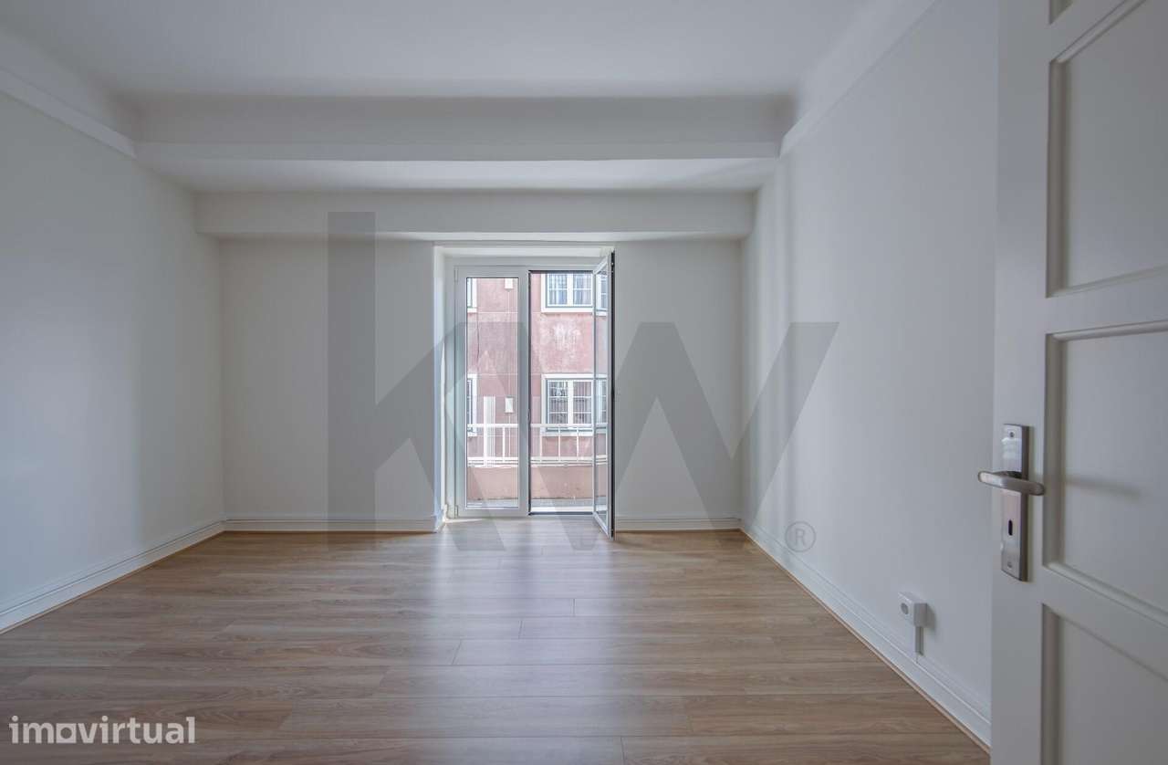 Apartamento T3 | Vila de Oeiras | Remodelado | Varanda | Arrenda - Grande imagem: 3/36