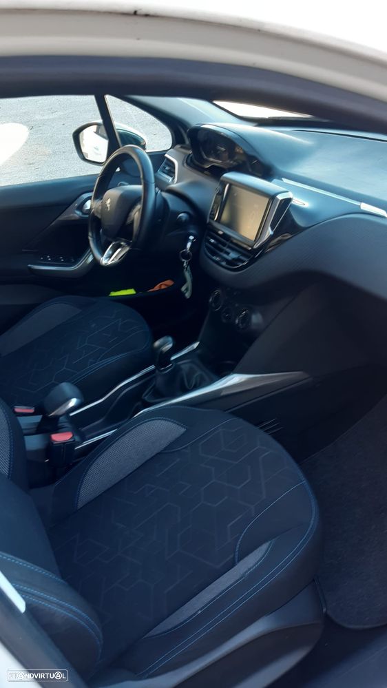 Peugeot 2008 1.2 PureTech Style - 13