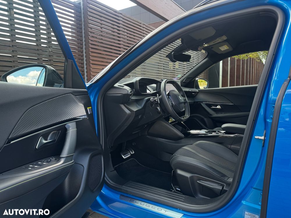 Peugeot 2008 PureTech 130 EAT8 GT - 23