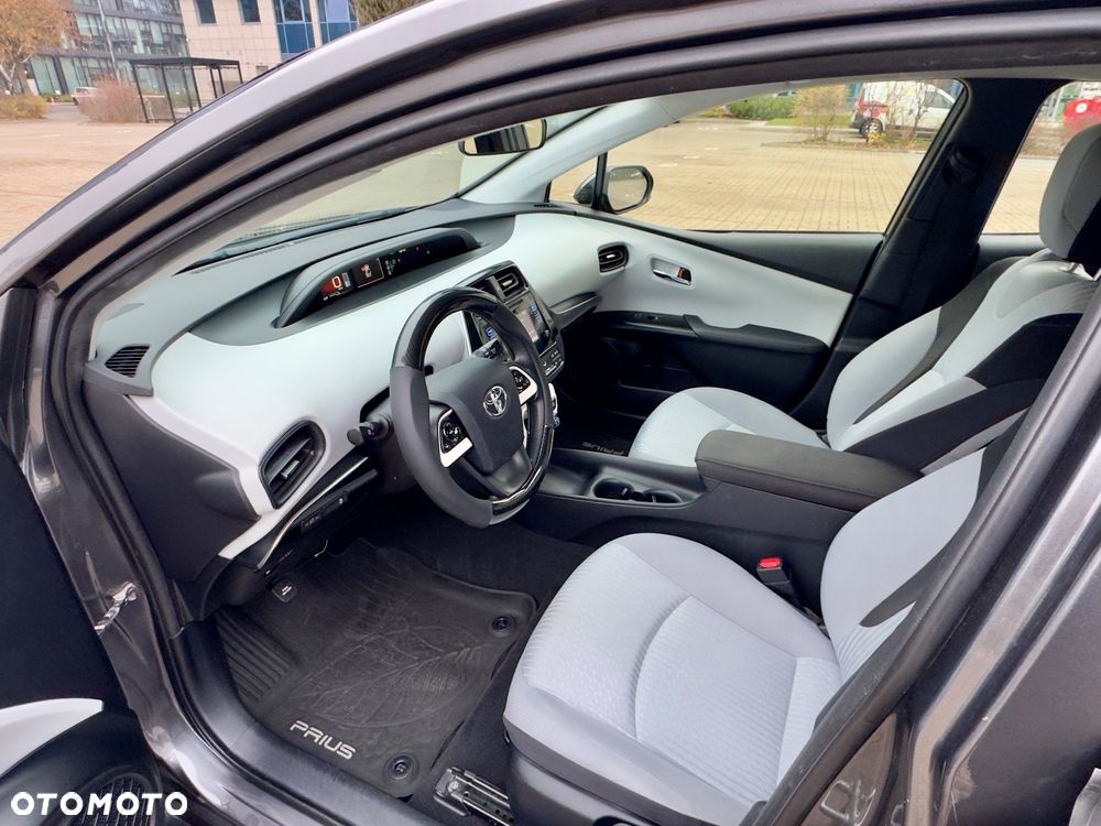 Toyota Prius 1.8 HSD Prestige - 9