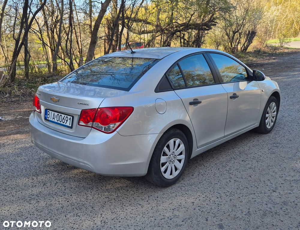 Chevrolet Cruze 1.6 LS - 3
