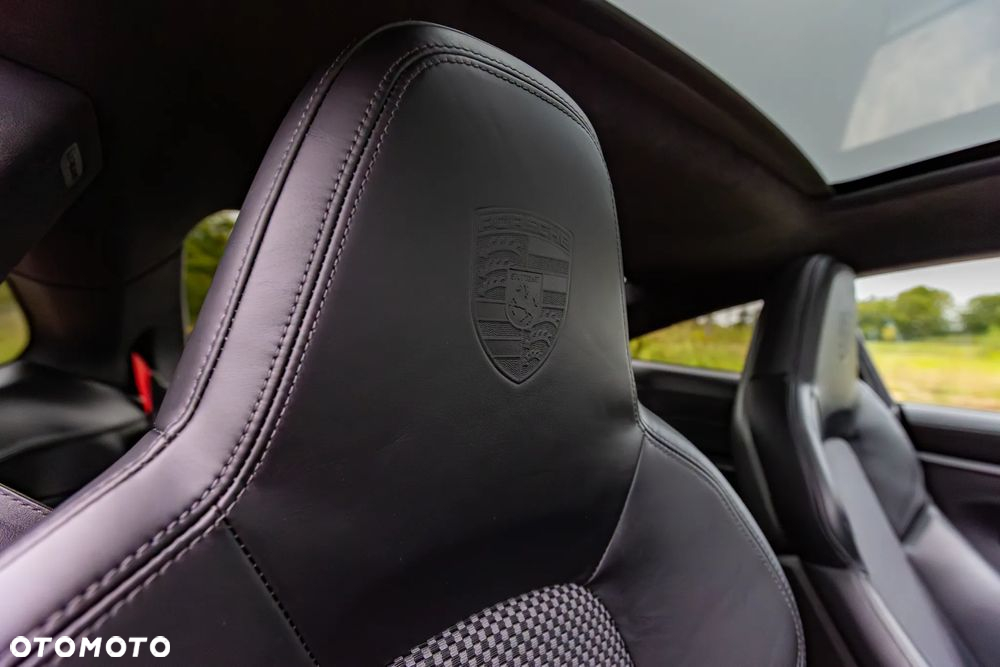 Porsche 911 Carrera 4S - 16