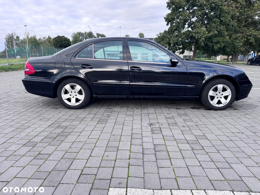 Mercedes-Benz E-Class 2004 photo 5