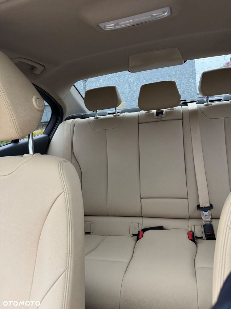 BMW Seria 3 320i xDrive - 17